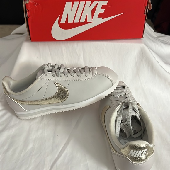 Nike Women’s Classic Cortez Premium - Picture 7 of 12